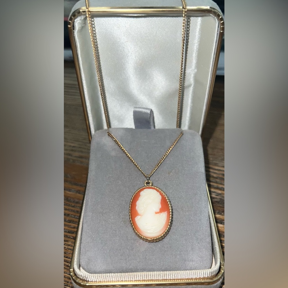 Sarah Coventry Cream on Salmon Pink Cameo Pendant - Excellent Condition